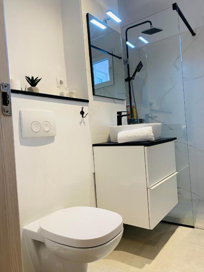 Downtown Studio Căn hộ *